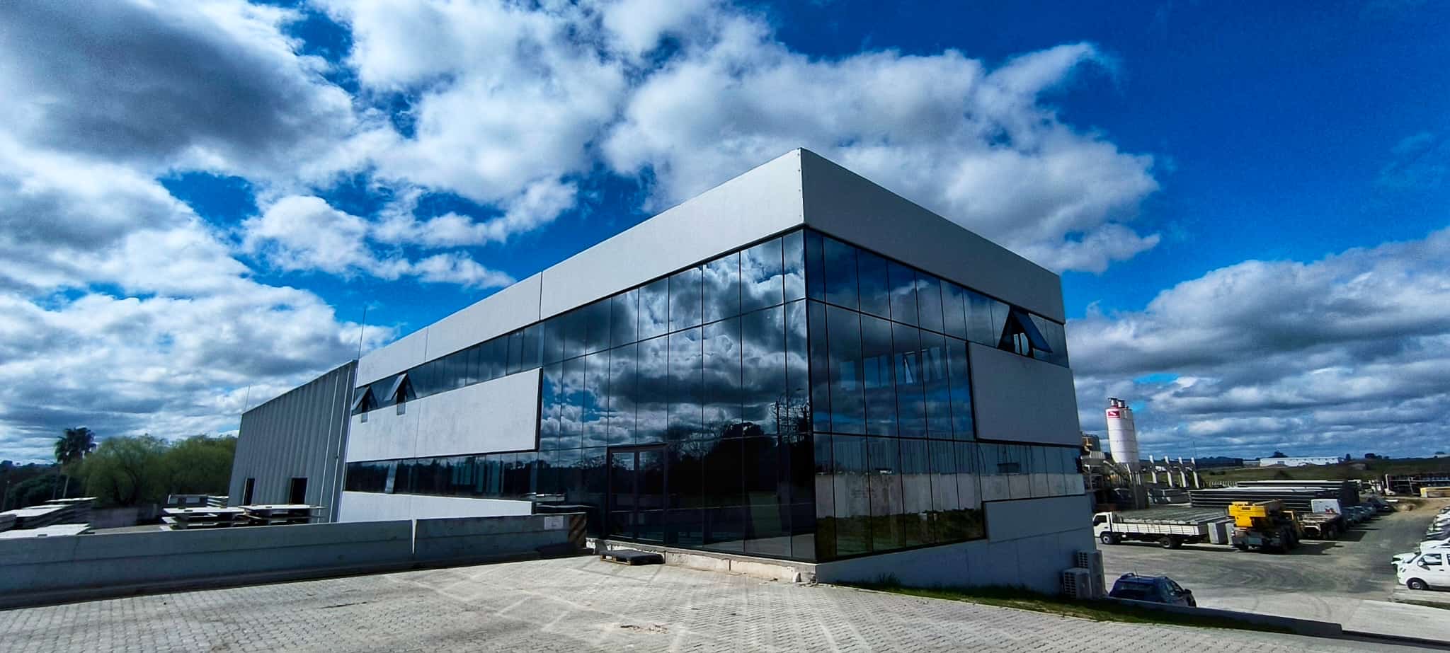 y esta foto de las oficinas